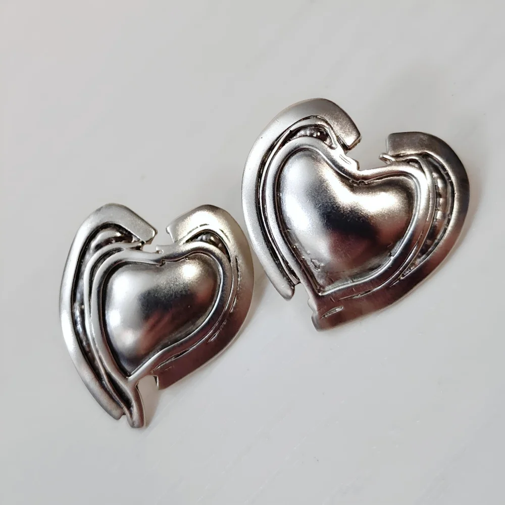 Sue Sachs Sterling Silver Modernist Handwrought Heart Shaped Post back Earrings